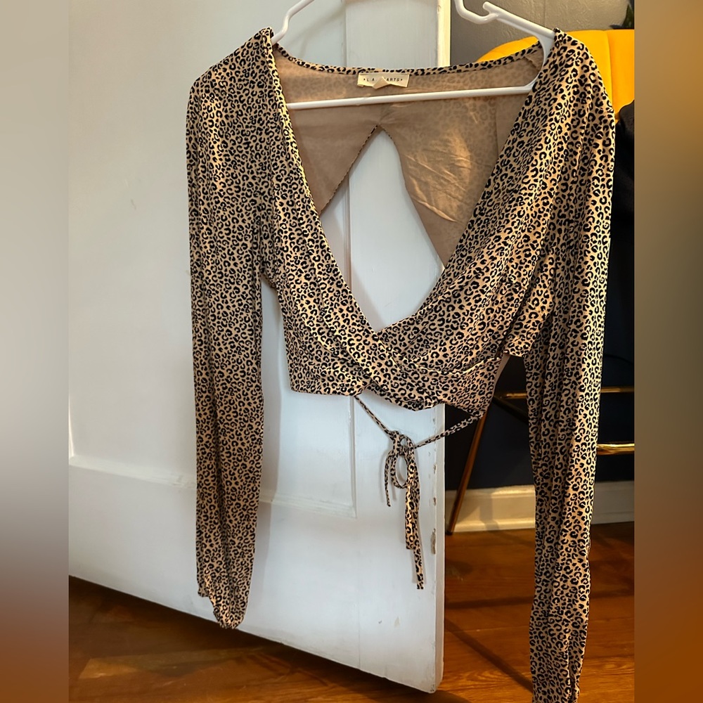 LA Hearts Long Sleeve Cheetah Crop Top